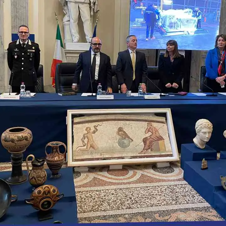 Rimpatriati in Italia dagli Usa 60 reperti archeologici trafugati: valgono più di 20 milioni di dollari