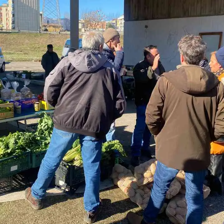 Cosenza, al vaglio la riapertura del mercato di via Asmara per due giorni a settimana: i contadini convocano un'assemblea