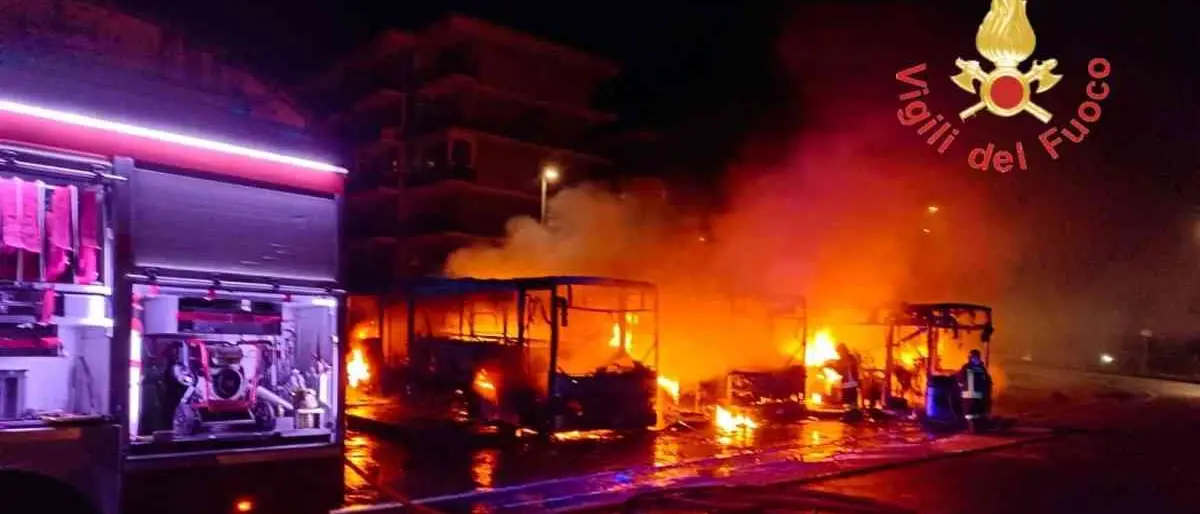 Incendi a Diamante e Scalea, la Lega: «Il Tirreno sotto attacco, servono misure straordinarie»