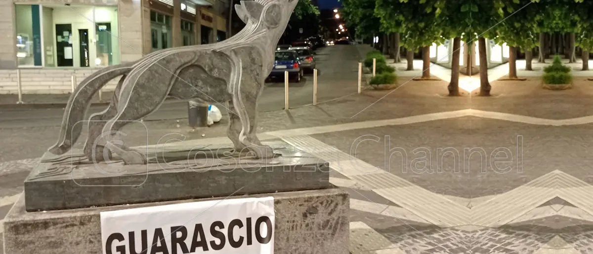 Curva Sud e Curva Nord: «Diserteremo Cosenza-Parma, Guarascio vada via»