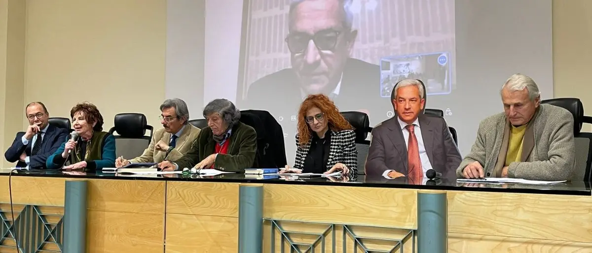 Rende, la \"sagoma\" di Manna in sala per protestare contro i giudici