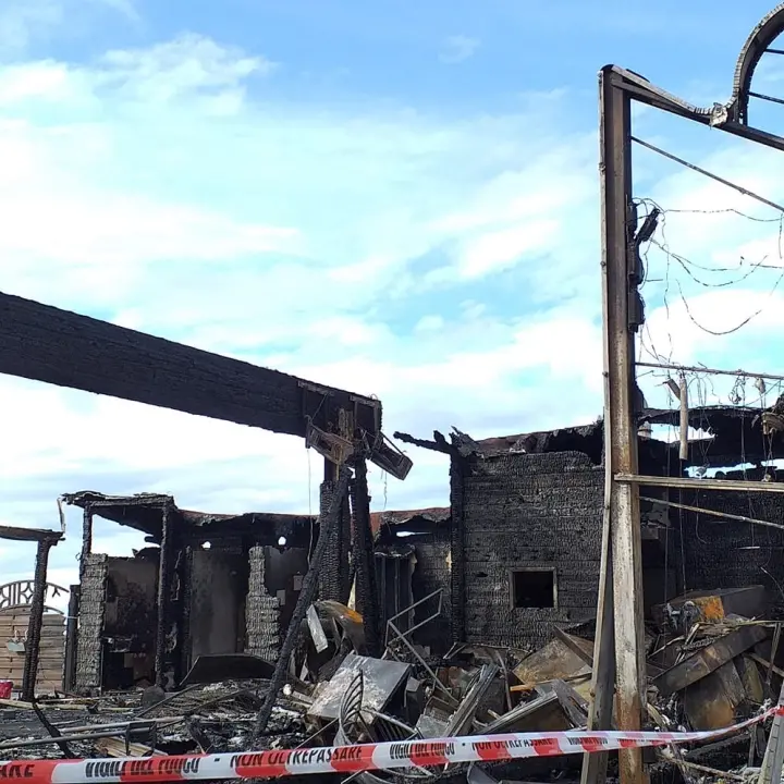 Lido incendiato a Scalea, domani i giovani in strada contro la criminalità