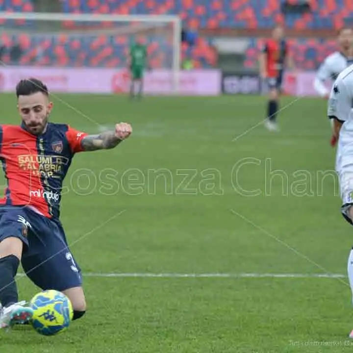 Cosenza-Parma, pagelle: la difesa è dominante, Marras subito bene
