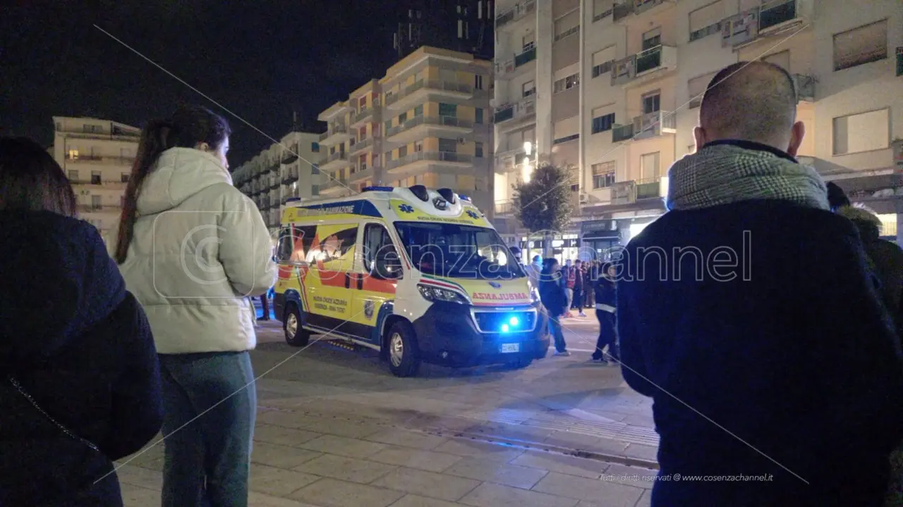 Maxirissa in piazza Bilotti a Cosenza, individuati e denunciati due minorenni