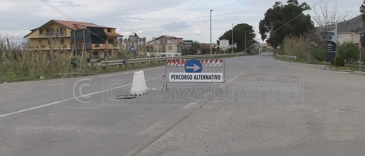 Frana di Coreca, disagi infiniti e studenti in Dad in attesa della riapertura | VIDEO