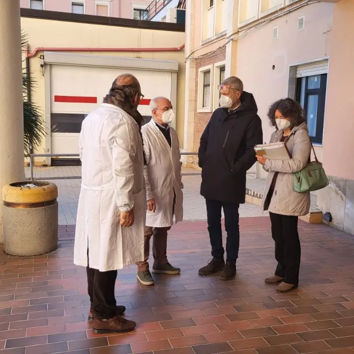 Laghi in visita agli ospedali di Corigliano-Rossano: «L'Asp indica subito i concorsi»