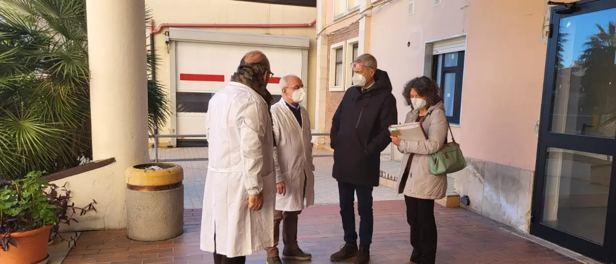 Laghi in visita agli ospedali di Corigliano-Rossano: «L'Asp indica subito i concorsi»