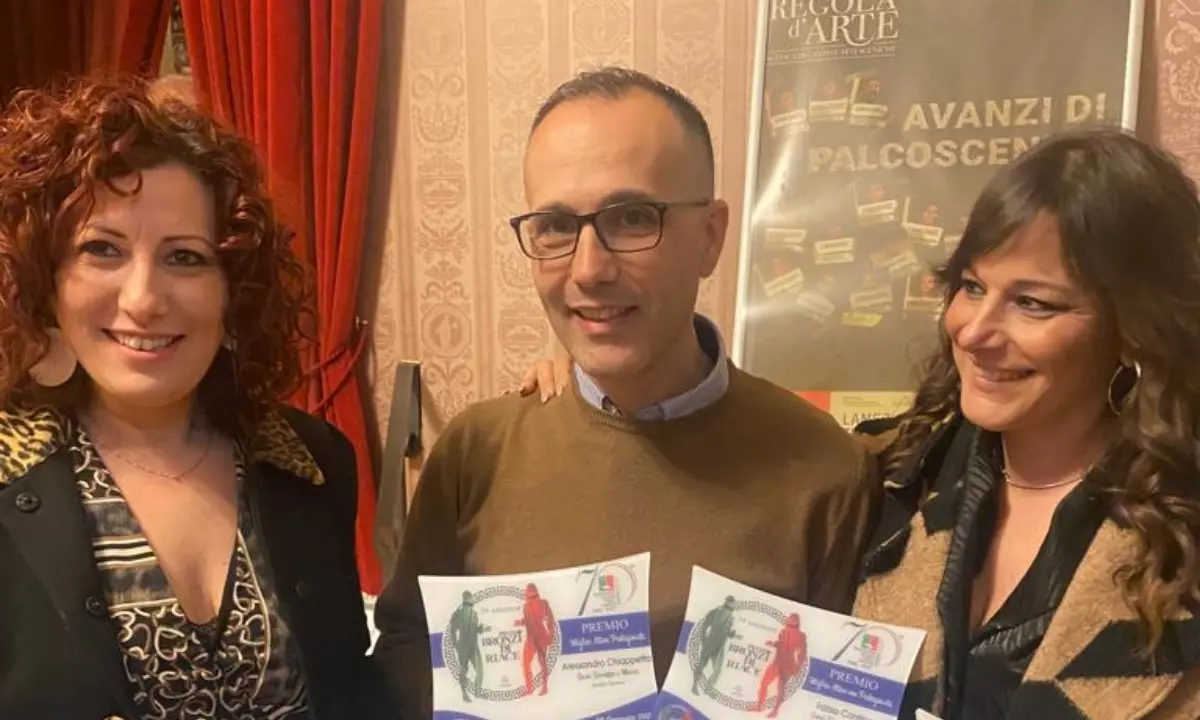 Teatro, la compagnia Quinta Scenica di Castrolibero vince il premio \"Bronzi di Riace\"