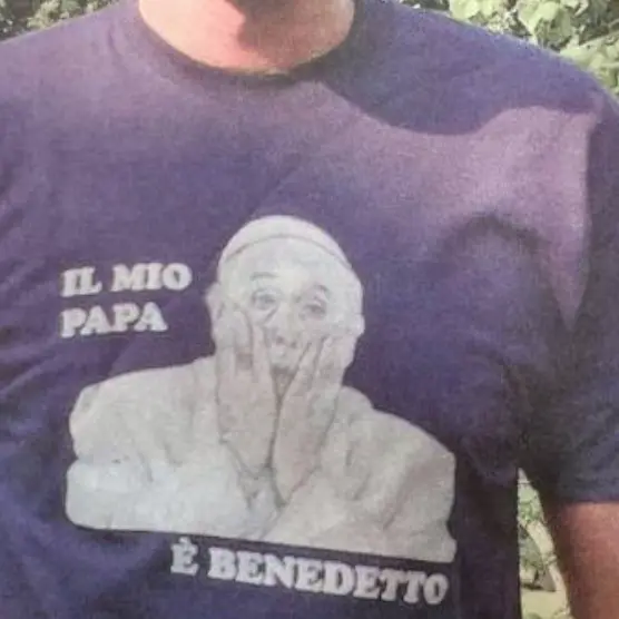 Lega Nord a Pontida con le magliette anti Papa Francesco