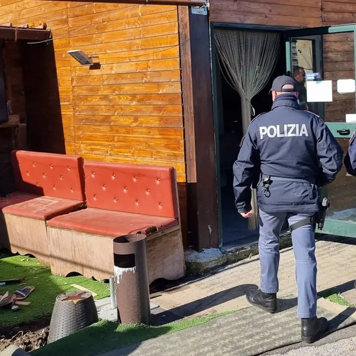 Cosenza, perlustrata l'area di Via degli Stadi. Sequestrato un fabbricato con slot-machine