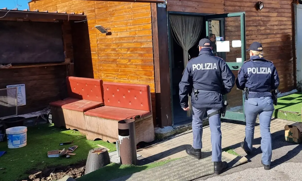 Cosenza, perlustrata l'area di Via degli Stadi. Sequestrato un fabbricato con slot-machine