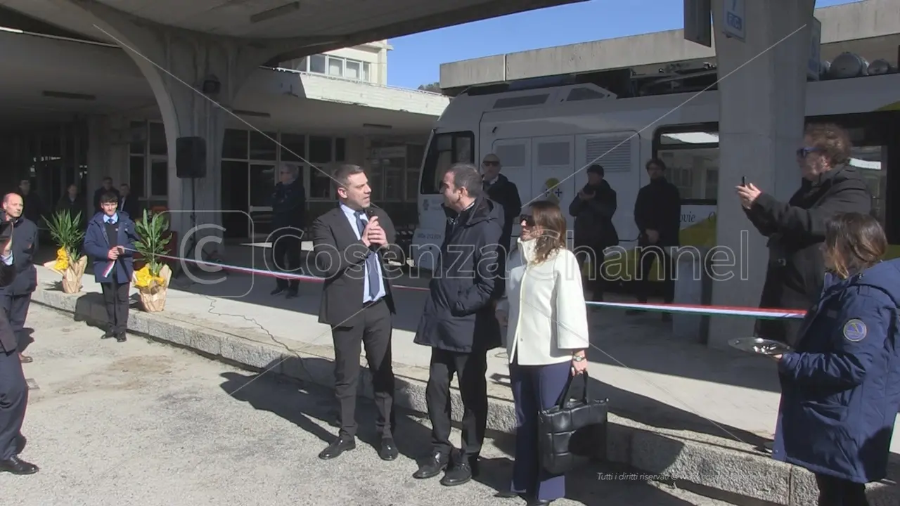 Ferrovie della Calabria, ecco la nuova flotta. A Cosenza i treni a idrogeno | VIDEO