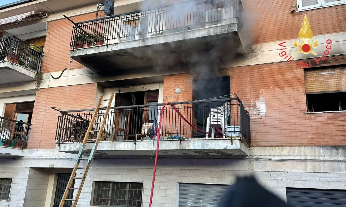 Mendicino, incendio in una casa popolare: l'inquilino per fortuna era fuori