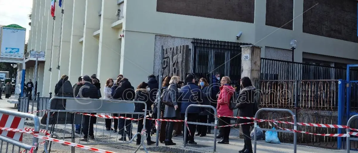 Cosenza, falso allarme antincendio all'Inps di piazza Loreto