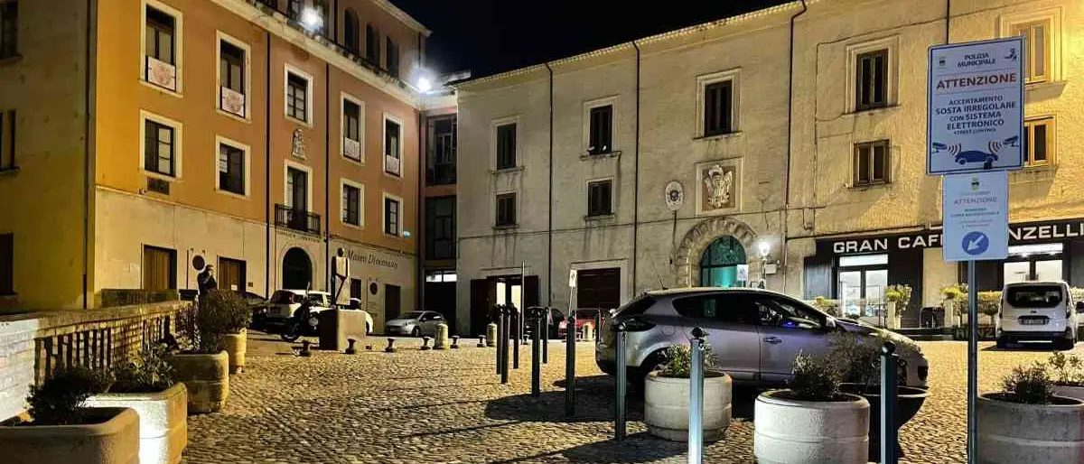 Cosenza, piazza Parrasio torna all'antico splendore dopo i lavori di manutenzione straordinaria