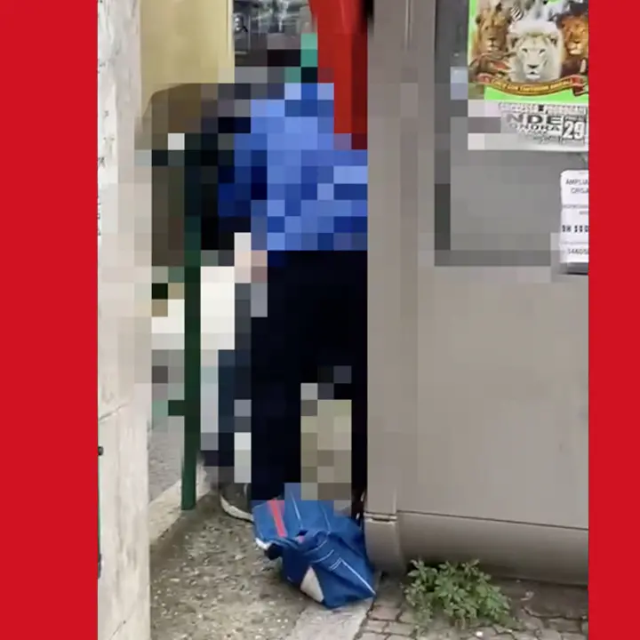 Cosenza, sesso in pieno giorno all'autostazione davanti a tutti | VIDEO