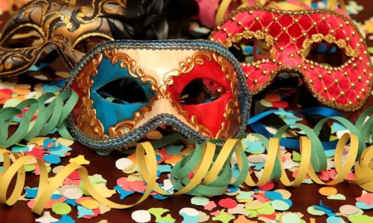 Oltre 280mila prodotti destinati al Carnevale sequestrati a Crotone