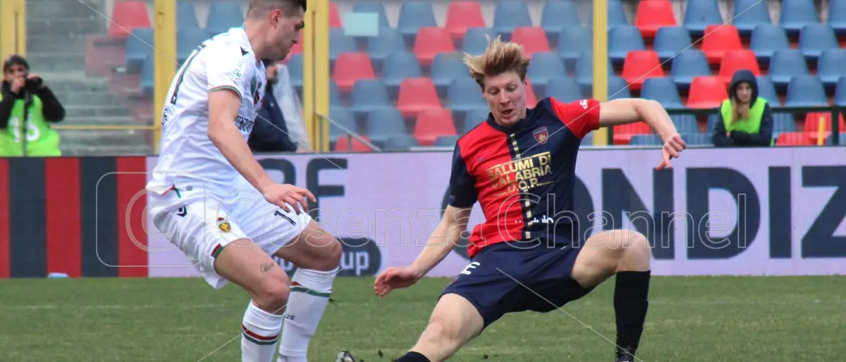 Cosenza, è la tua occasione. Fare bene a Bari per lasciare l'ultimo posto