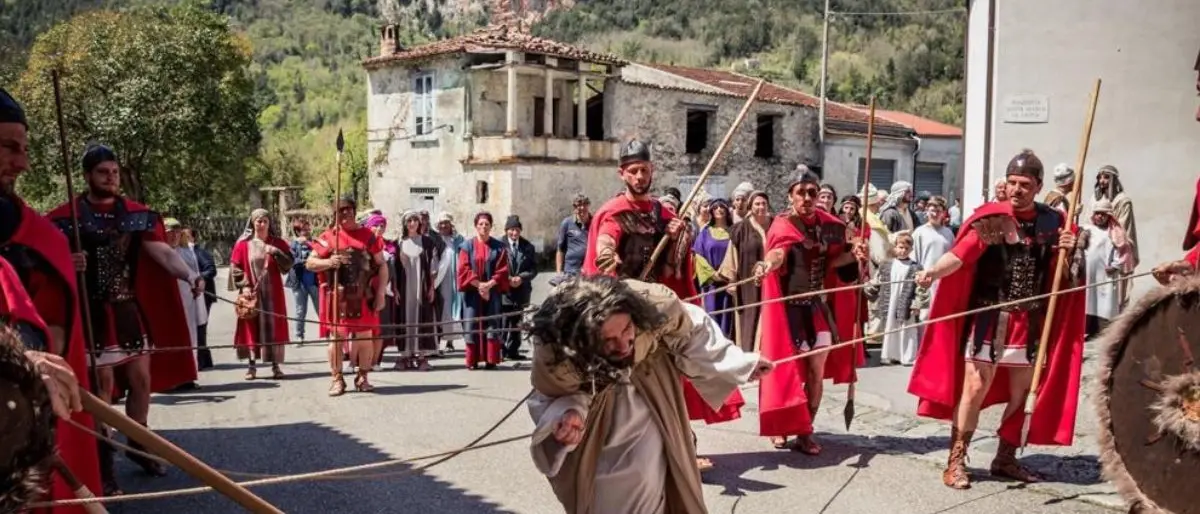 Laino Borgo si veste da Gerusalemme del sud. Il 7 aprile c'è la Giudaica