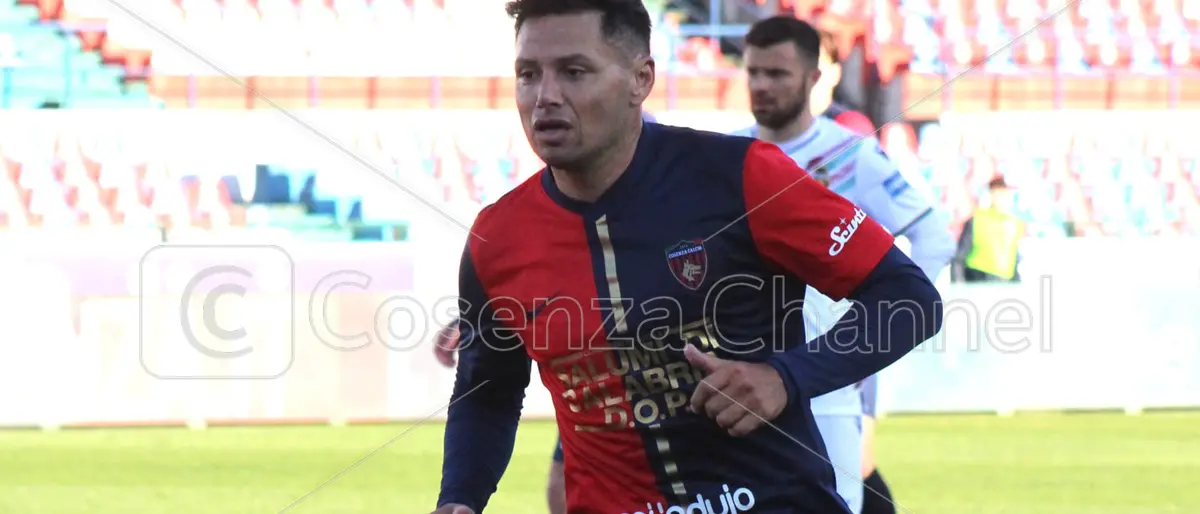 Cosenza, Zarate sogna il rinnovo. L'agente: «Guarascio fece una promessa»