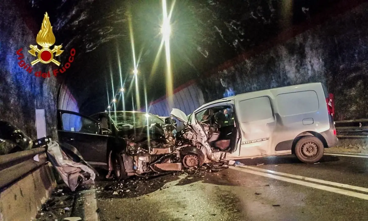 \"Crocetta\", ancora un incidente stradale: uno dei quattro feriti è in gravissime condizioni
