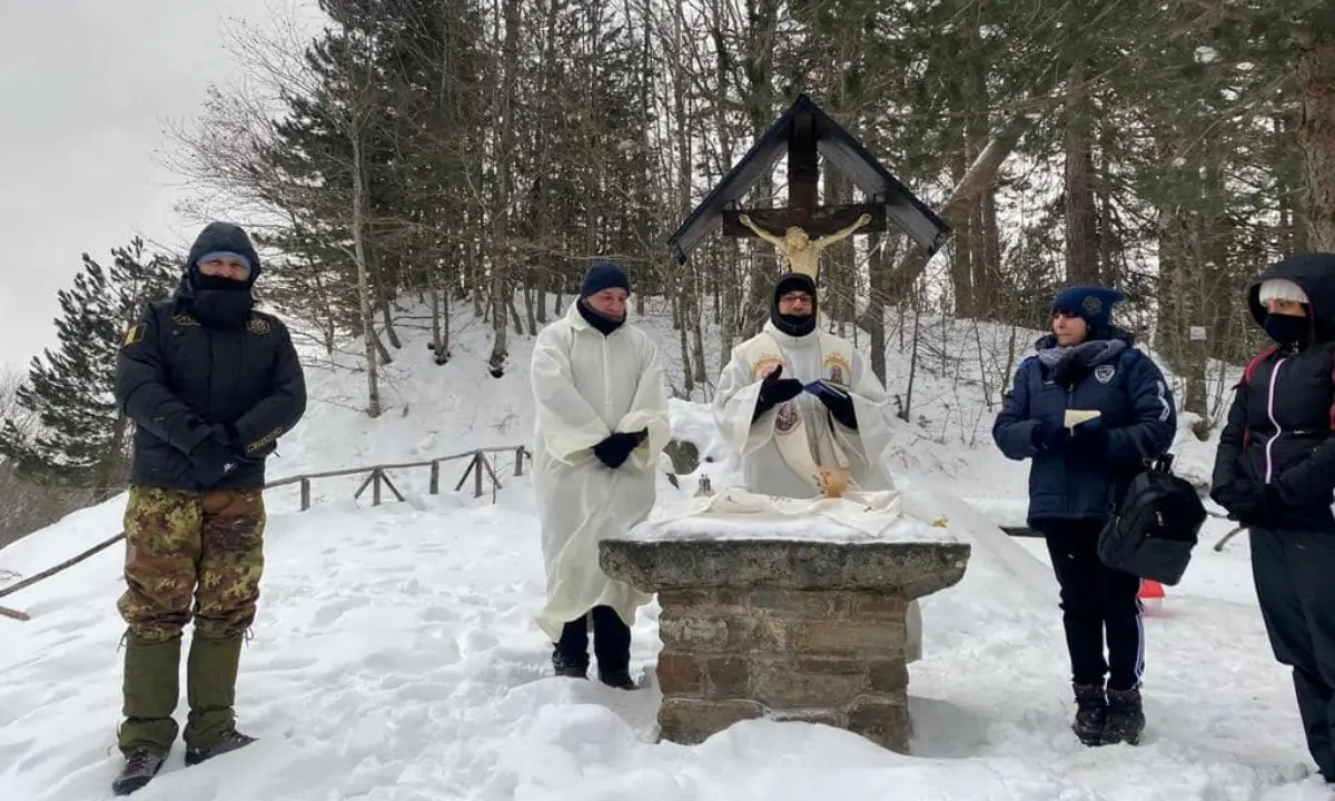 Messa sulla neve e ciaspolata notturna in Sila: l'iniziativa del Comune di Longobucco | FOTO