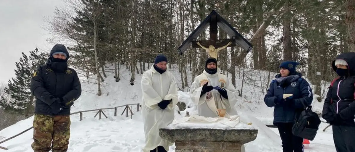 Messa sulla neve e ciaspolata notturna in Sila: l'iniziativa del Comune di Longobucco | FOTO
