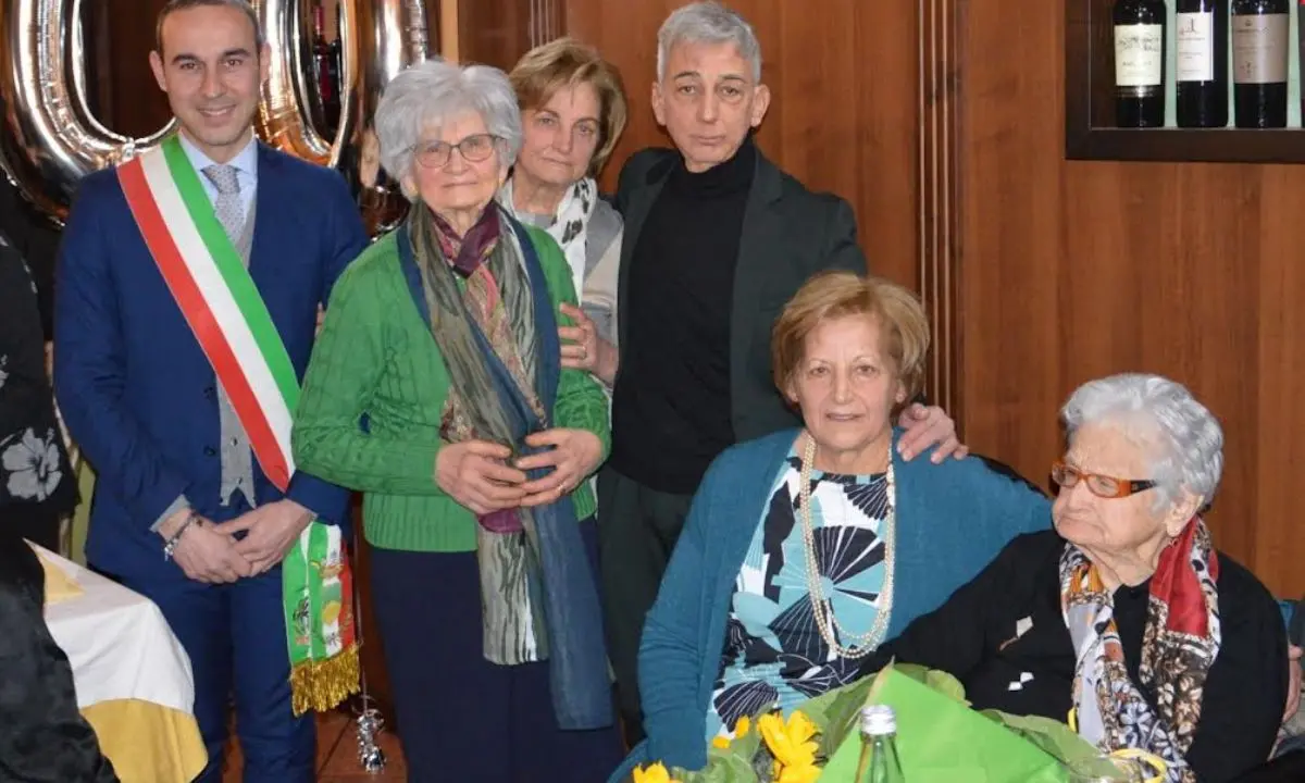 Cosenza, via Popilia in festa per il secolo di Maria Perrotta