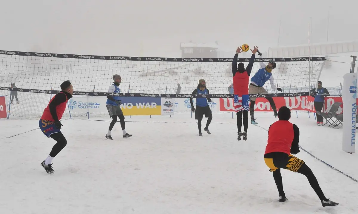 A Lorica la prima tappa del Sud Italia di snow volley, unico appuntamento in Calabria | VIDEO