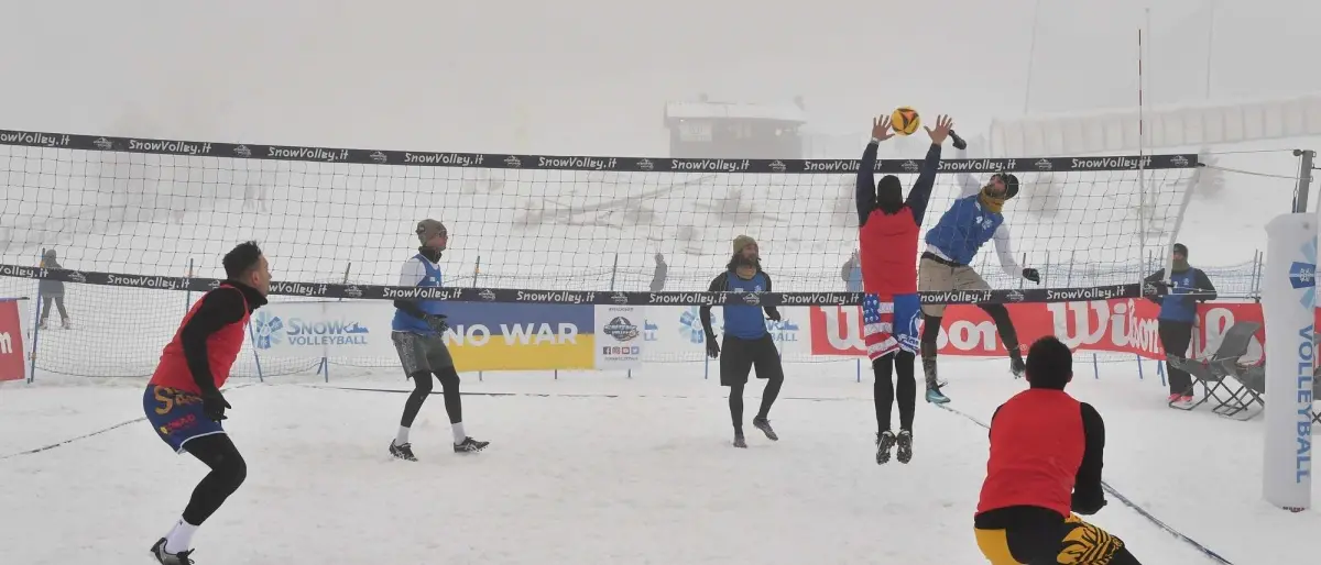 A Lorica la prima tappa del Sud Italia di snow volley, unico appuntamento in Calabria | VIDEO