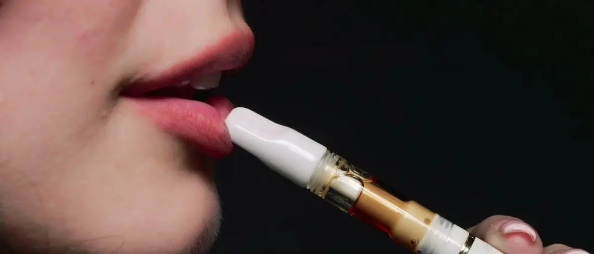 Covid, anche la sigaretta elettronica fa aumentare il rischio di sviluppare forme gravi