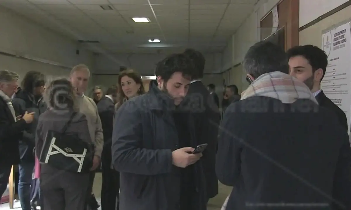 Cosenza, le elezioni degli avvocati riempiono il tribunale | VIDEO