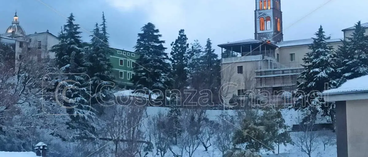 Acri, pericolo ghiaccio. Chiuse tutte le scuole per sabato 11 febbraio