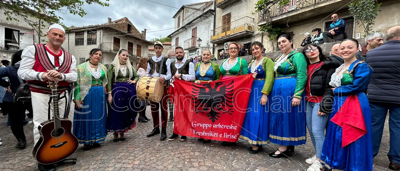 San Benedetto Ullano vestita a festa per il presidente dell'Albania Begaj | FOTO