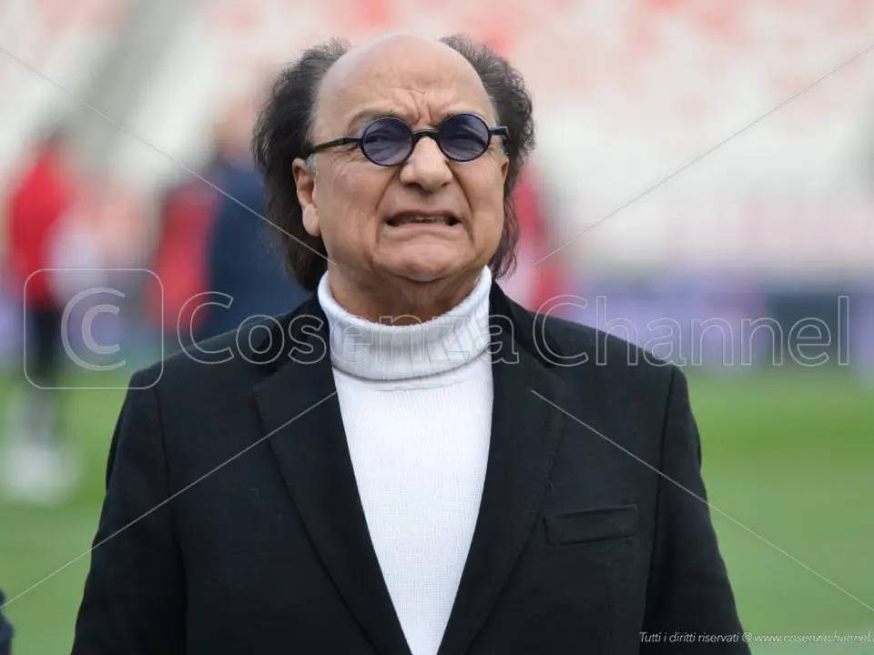 Cosenza Calcio, la folle serata dei prezzi: dalle Curve a 30 euro al dietrofront di Guarascio