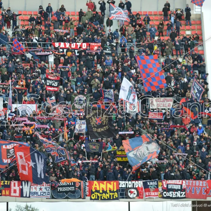 Bari-Cosenza, domani via alla prevendita: le indicazioni per i tifosi rossoblù
