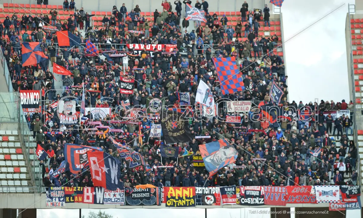 Bari-Cosenza, domani via alla prevendita: le indicazioni per i tifosi rossoblù
