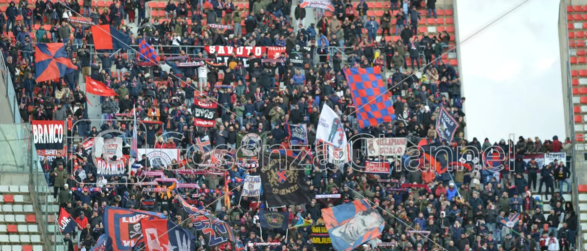 Bari-Cosenza, domani via alla prevendita: le indicazioni per i tifosi rossoblù