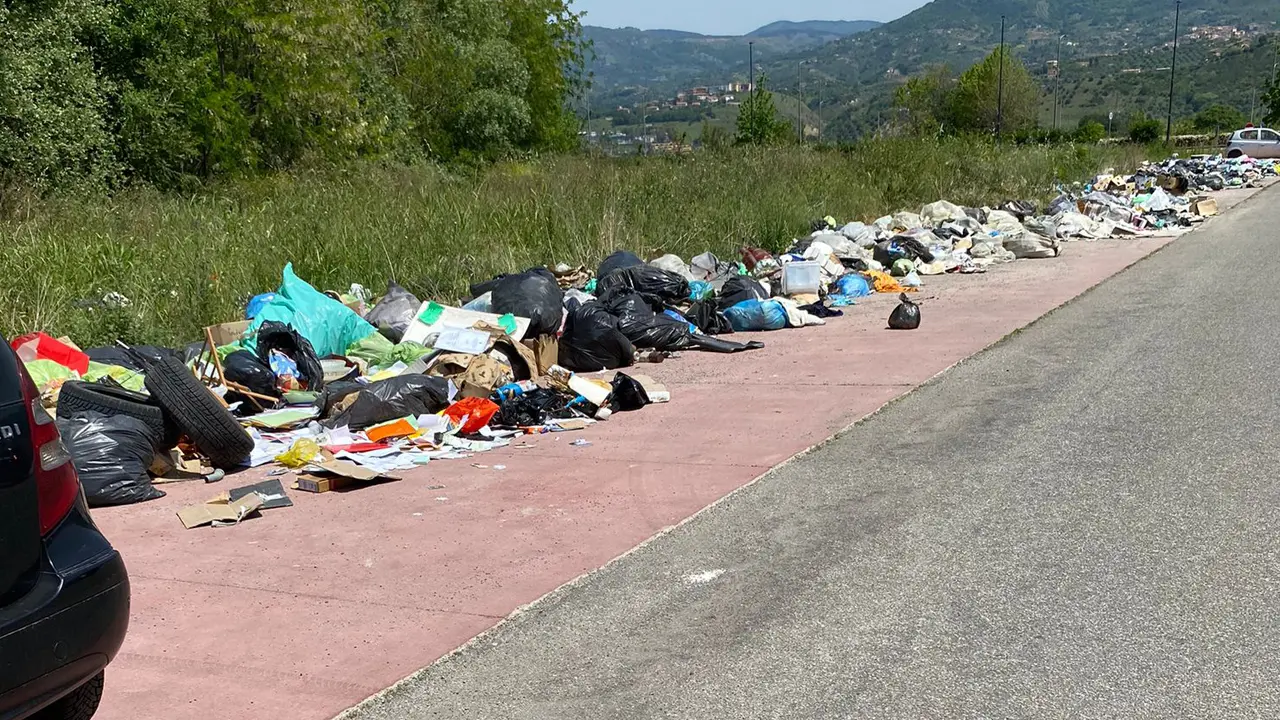 Rende, una discarica a cielo aperto proprio in centro città