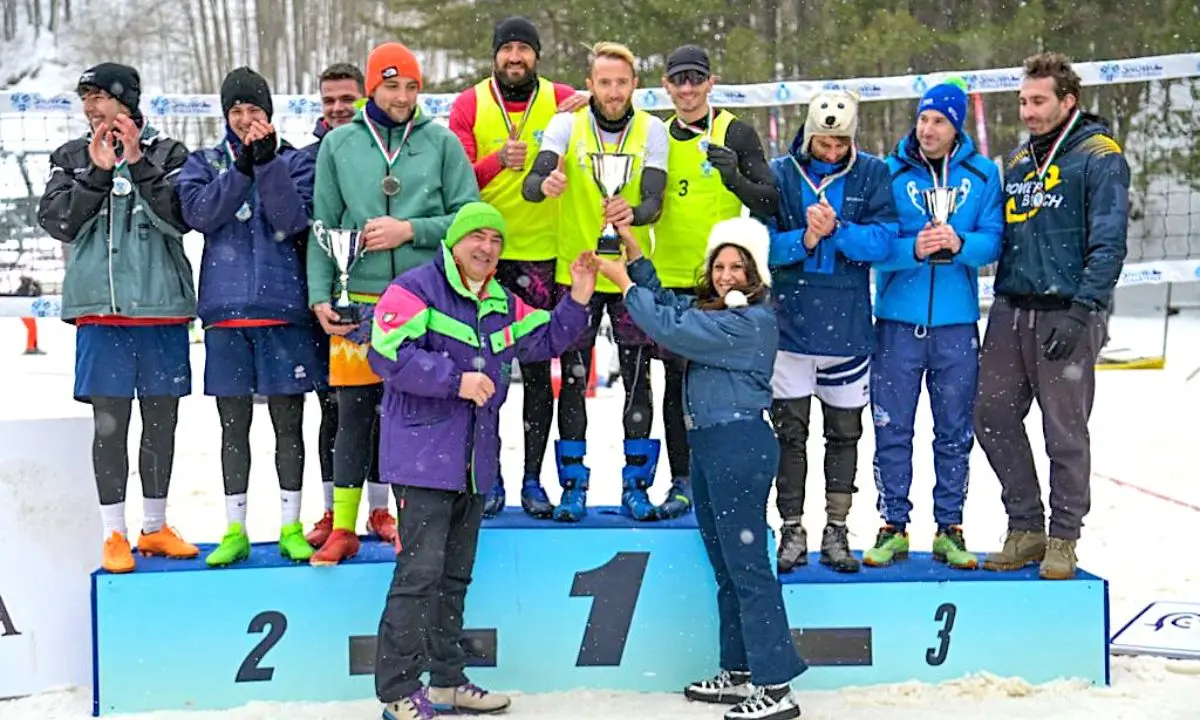 Lorica, famiglie in estasi per la pallavolo sulla neve