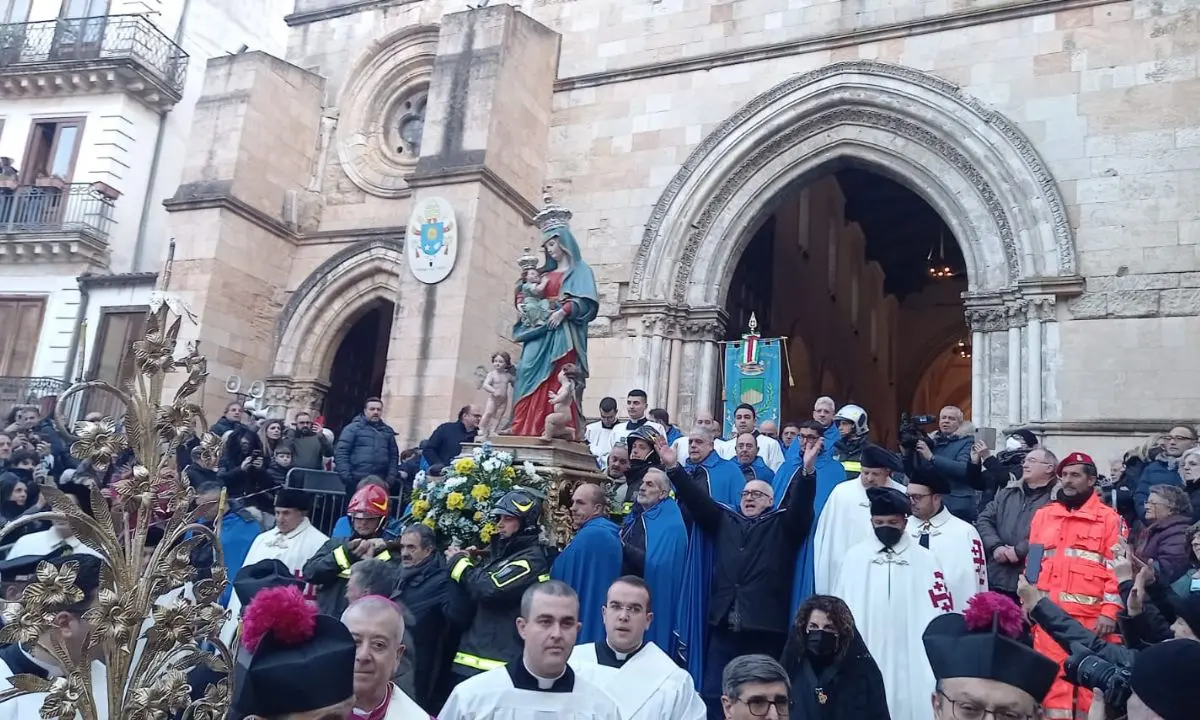 Cosenza, la Madonna del Pilerio riabbraccia i fedeli dopo tre anni | VIDEO