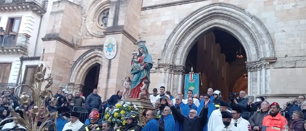 Cosenza, la Madonna del Pilerio riabbraccia i fedeli dopo tre anni | VIDEO