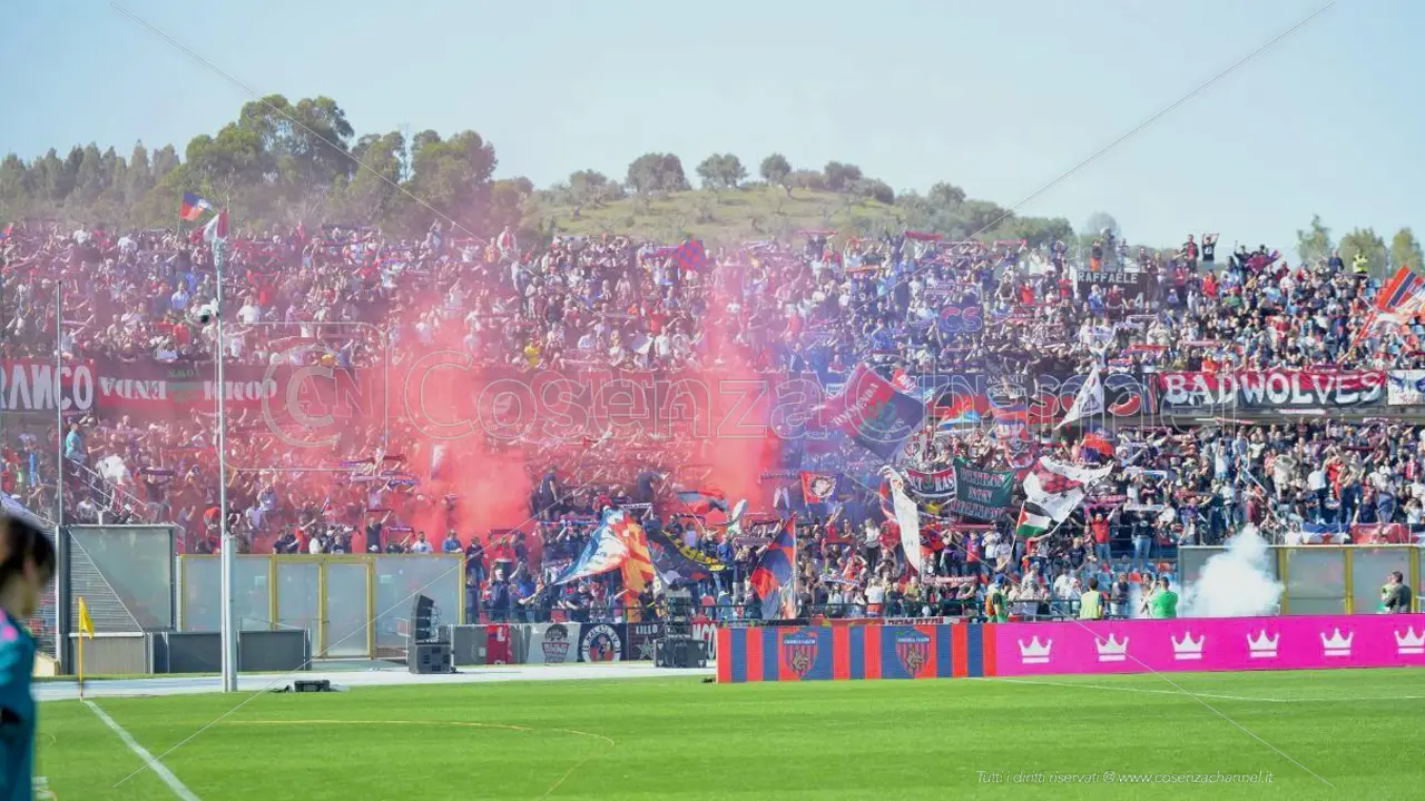 Addio a Salvatore Iaccino, la Curva Nord: «Lo ricorderemo nel nostro settore»