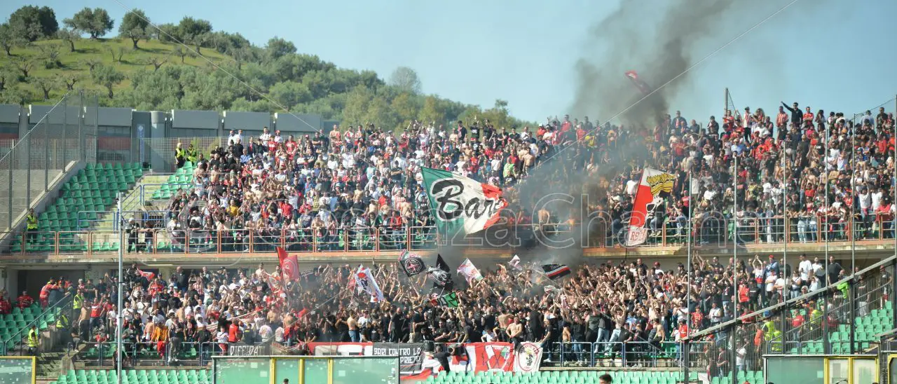 Cosenza-Bari, è già tutto esaurito il settore ospiti del \"Marulla\"