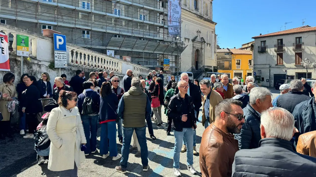 Rogliano, sit-in di protesta in difesa dell'Ospedale e della sanità pubblica