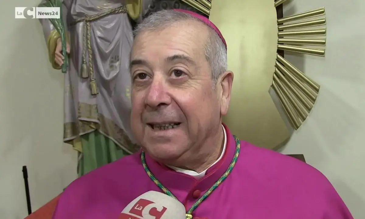 Cosenza, intervista a Monsignor Checchinato: «La Madonna sa cogliere il disagio delle persone» | VIDEO