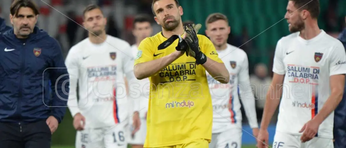 Cosenza, offerto il rinnovo a Micai. I Lupi vogliono farne una colonna del futuro