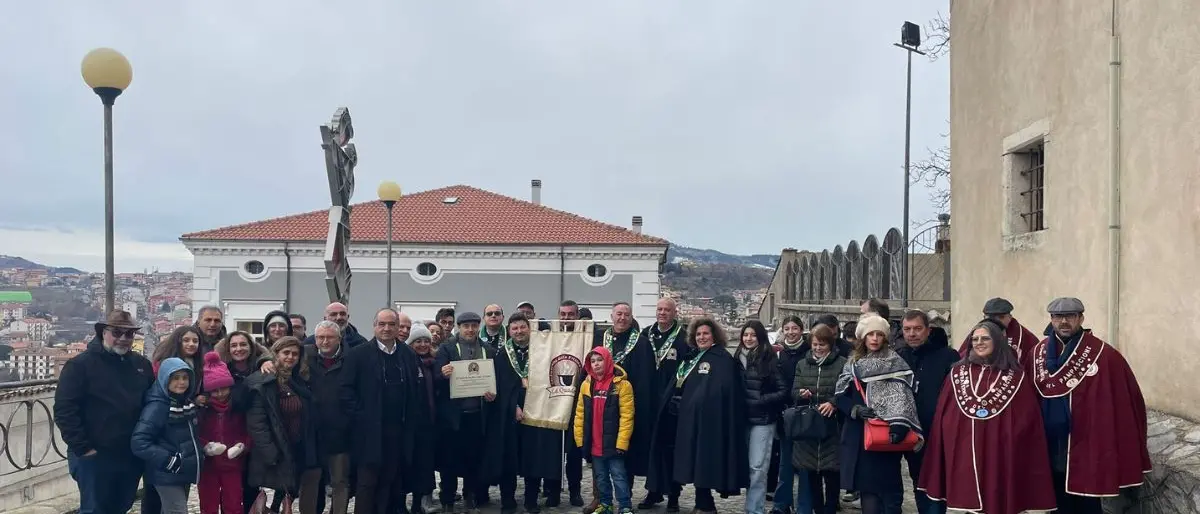 Il rito della \"Quadara\" e la confraternita della \"frittola calabrese\"