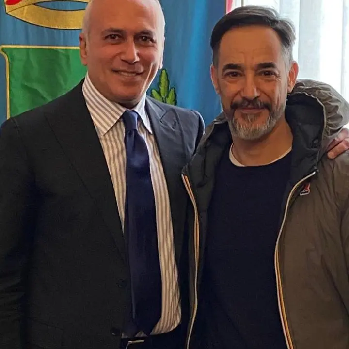 Cosenza, l'attore Peppino Mazzotta in visita a Palazzo dei Bruzi