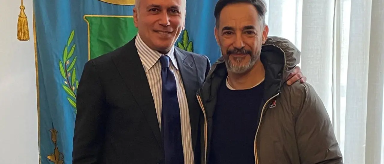 Cosenza, l'attore Peppino Mazzotta in visita a Palazzo dei Bruzi